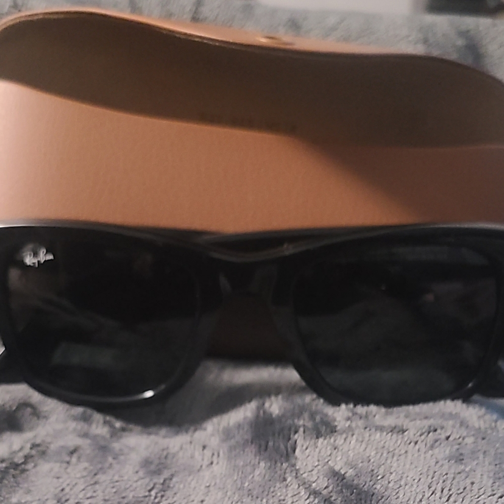 Ray-Ban Black Meta Sunglasses with Brown Case